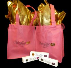 GlitzyLips' custom made reusable tote bag and product packaging were both produced by Creative Retail Packaging.